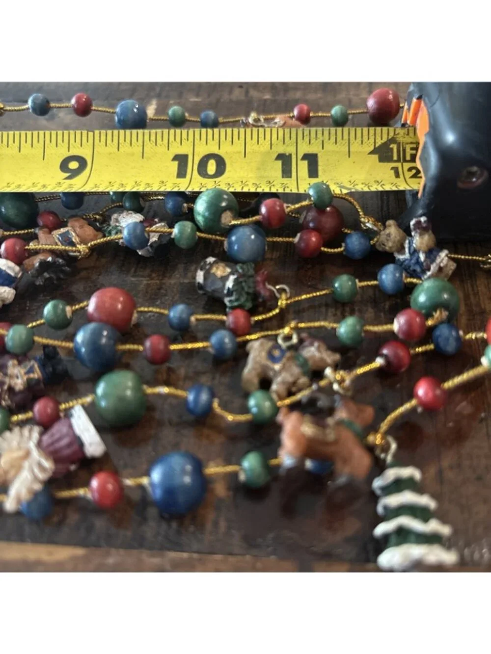 VTG  Wood & Resin Miniature Christmas Trees, Santa’s & Angels HolidayGarland 84”